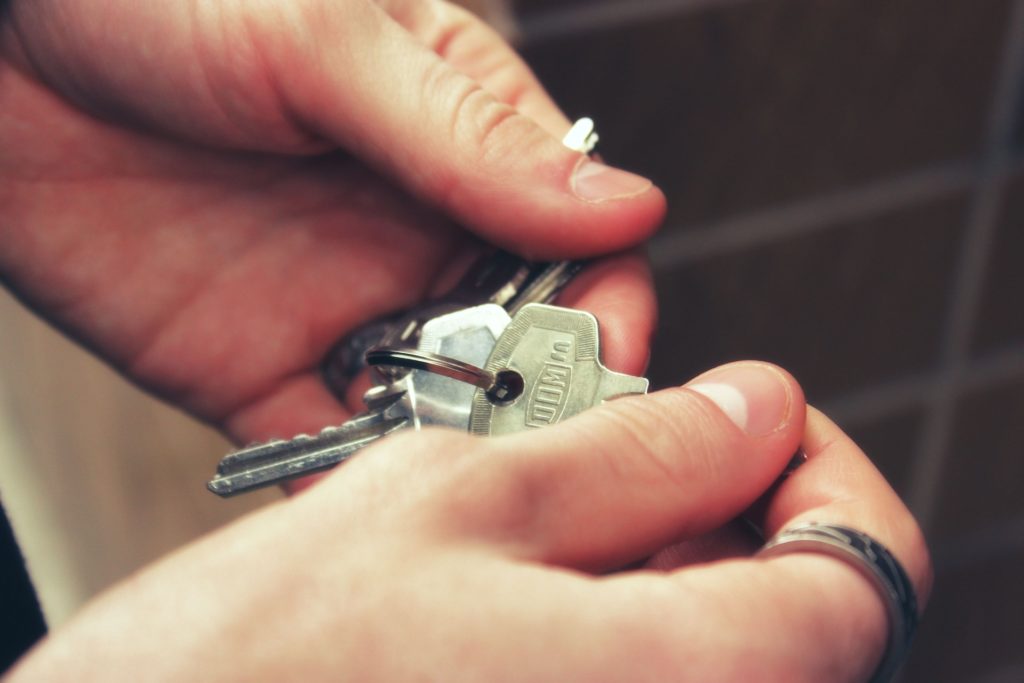 oddanie kluczy wynajmowanego mieszkania